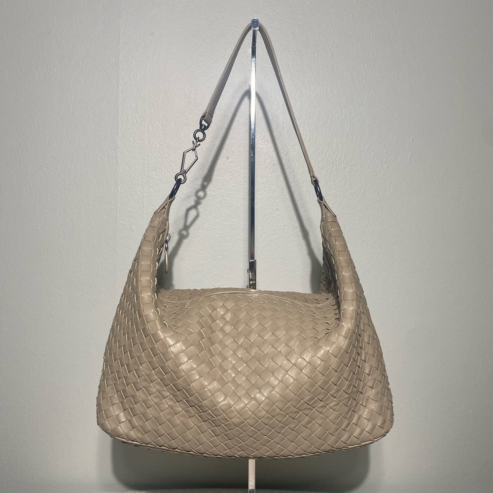 Bottega Veneta Intrecciato leather shoulder bag in beige color